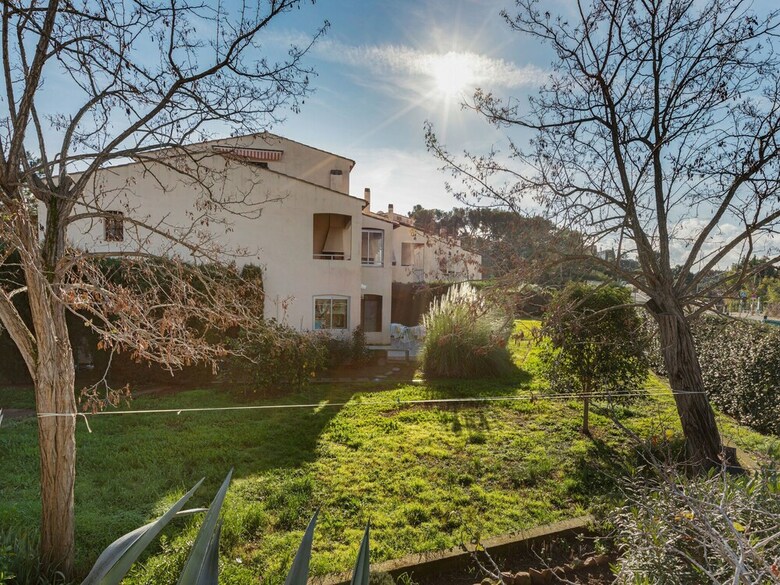 Picturesque Apartment In Saint-raphael With Balcony