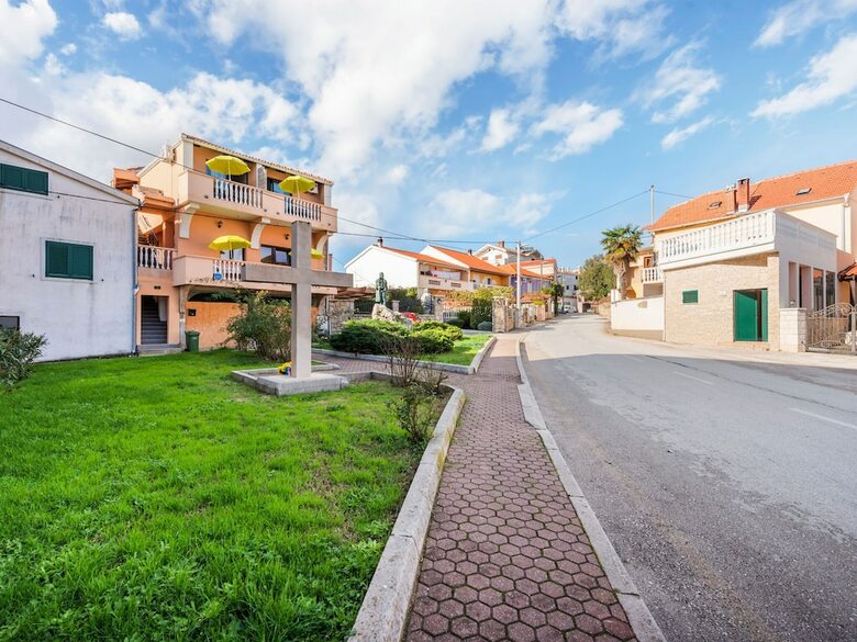Pleasant Apartment In Posedarje Near Sea