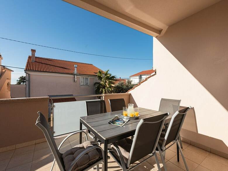 Trendy Holiday Home In Zadar With Balcony