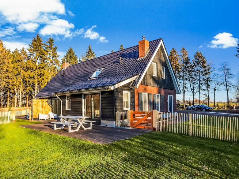 Spacious Holiday Home In Rijssen With Garden