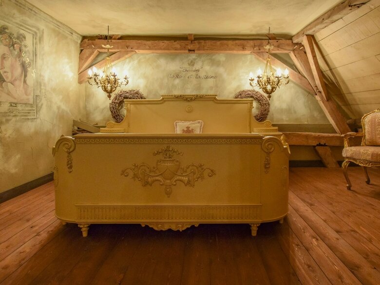 Posh Holiday Home In Alphen With Jacuzzi