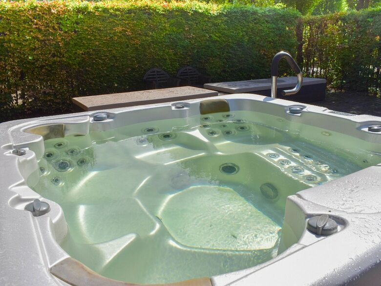 Posh Holiday Home In Alphen With Jacuzzi