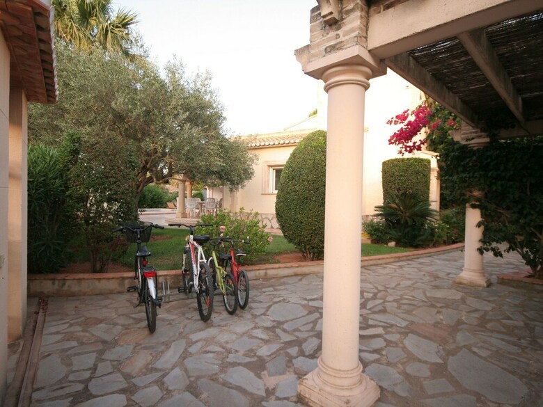 Luxurious Villa With Private Pool In Les Rotes