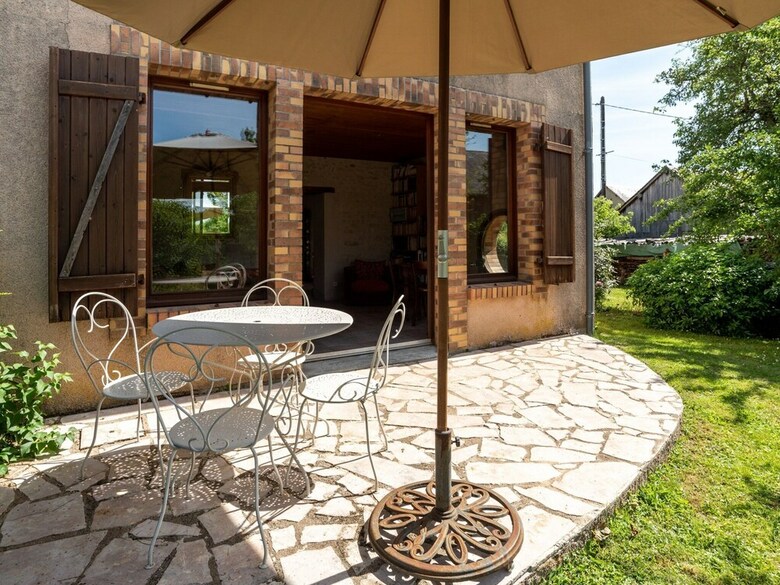 Quaint Holiday Home In Morogues With Garden