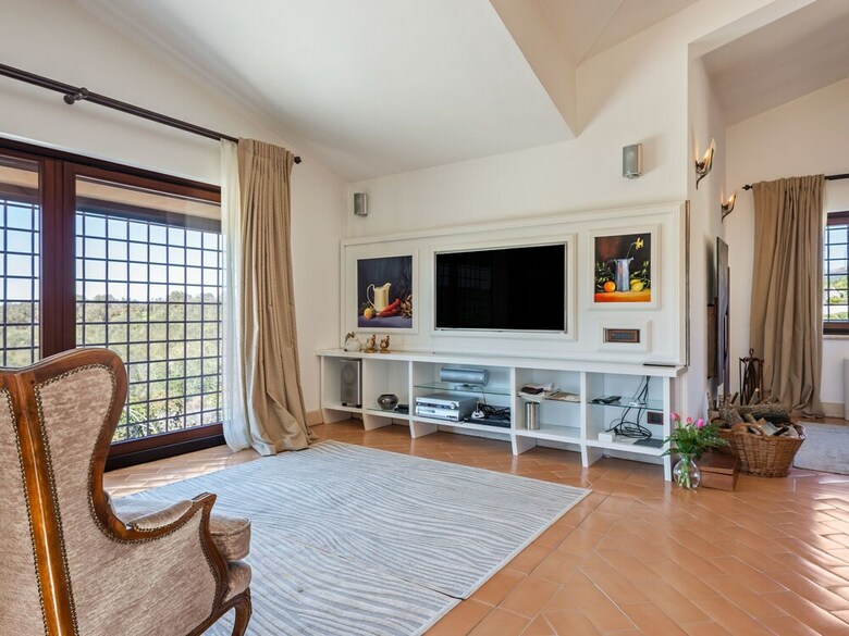 Luxurious Villa In Mentana With Garden