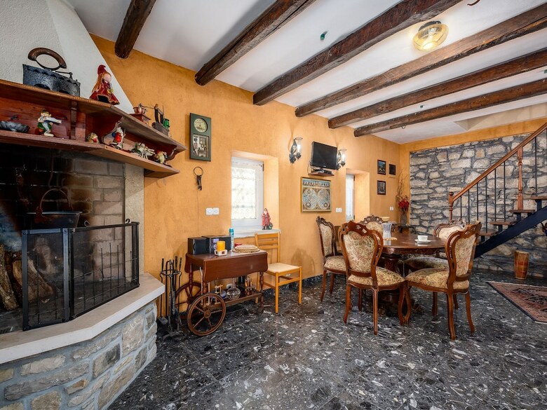 Pleasant Holiday Home In Buzet With Private Terrace