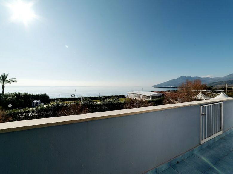 Comfy Apartment In Policastro Bussentino With Terrace