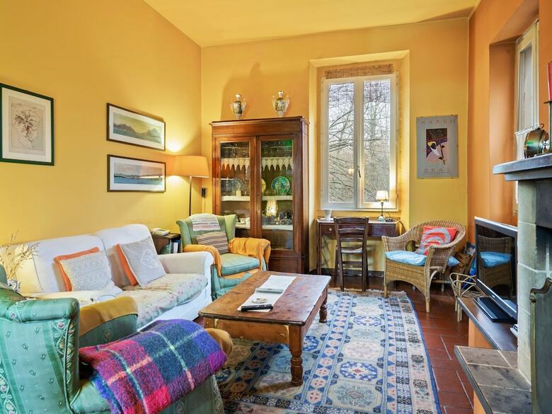 Colourful Holiday Home In Castelletto Ticino With Jacuzzi