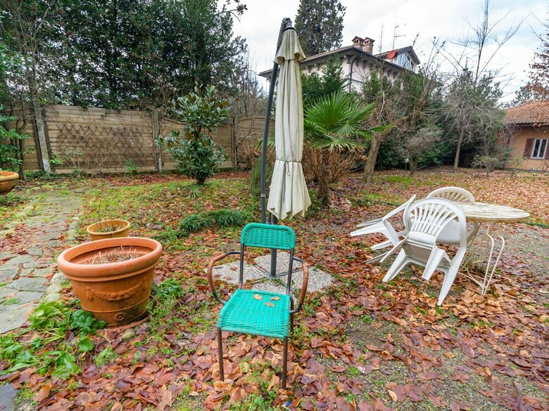 Colourful Holiday Home In Castelletto Ticino With Jacuzzi