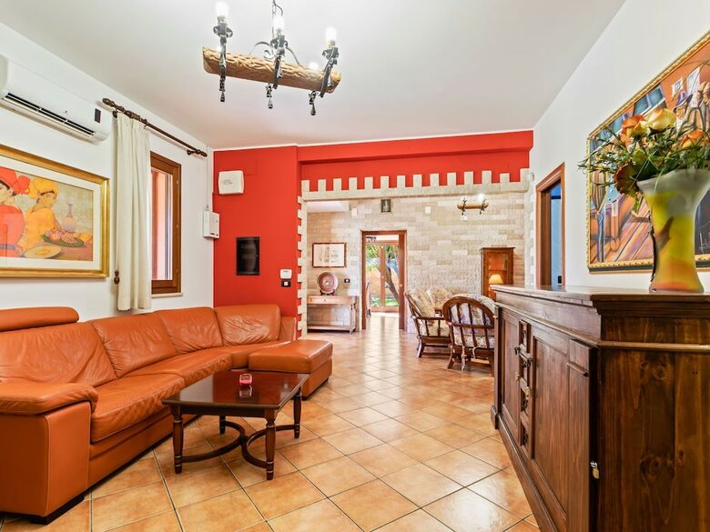 Peaceful Holiday Home In Punta Milocca With Private Pool