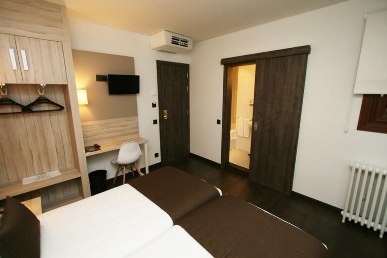 Hotel Pyr�n�es