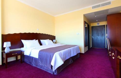 Vineyards Hotel