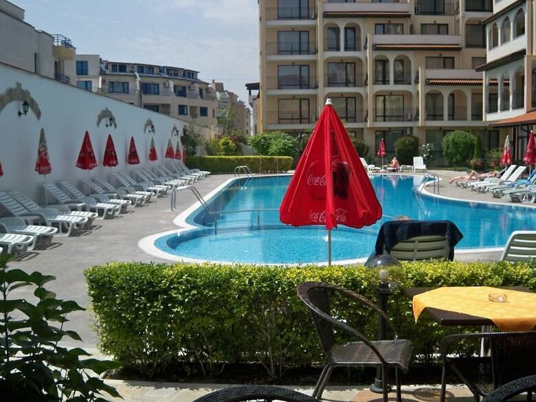 Aparthotel Rose Village