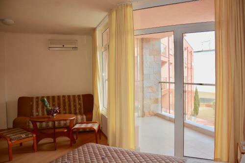 Rainbow Aparthotel