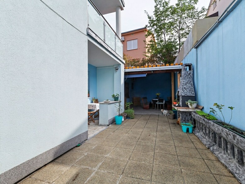 Comfortable Apartment In Jadranovo Near Seabeach