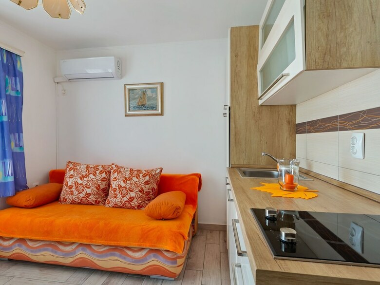 Comfortable Apartment In Jadranovo Near Seabeach