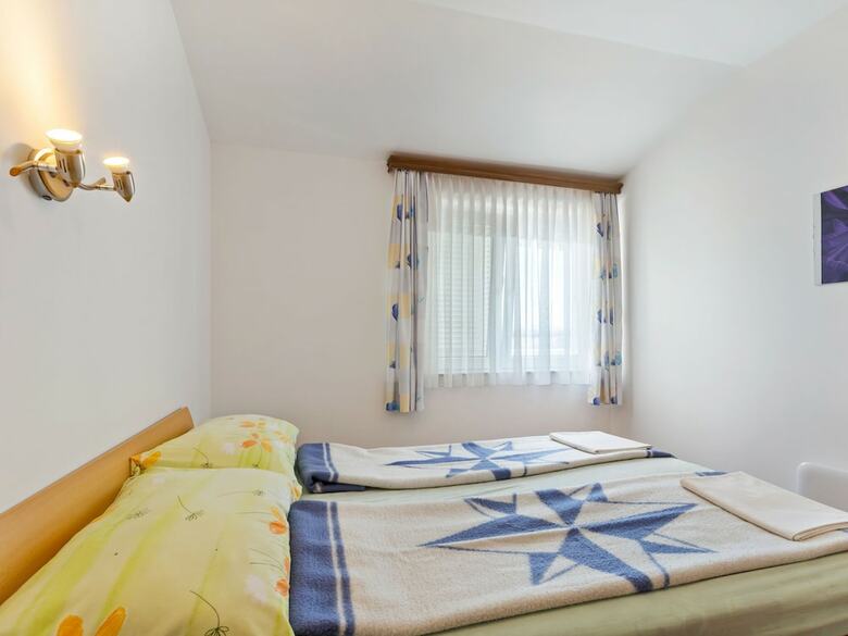 Comfortable Apartment In Jadranovo Near Seabeach