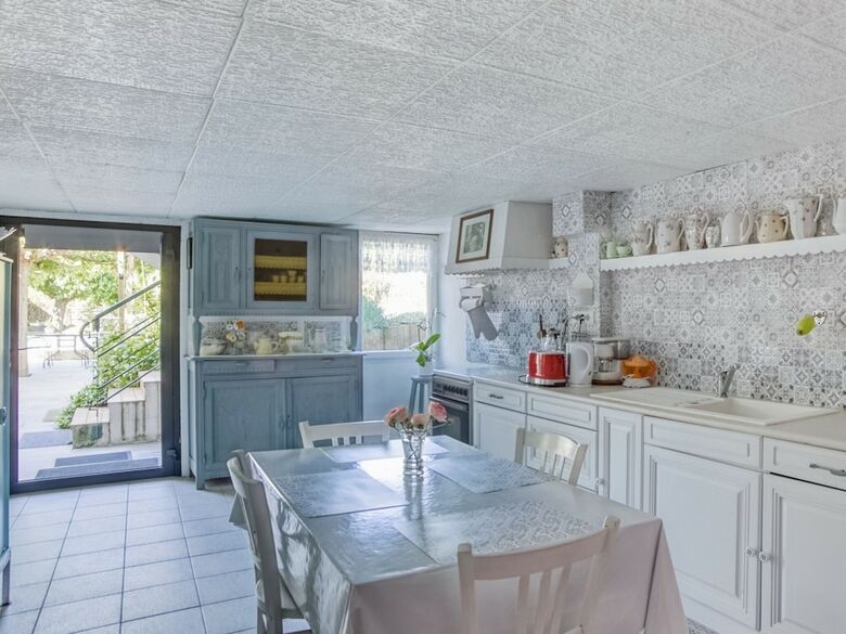 Comfortable Holiday Home In Roanne With Swimming Pool