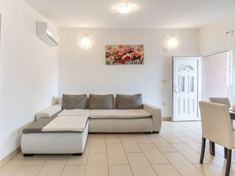 Waterfront Apartment In Vir With Balcony Near Seabeach