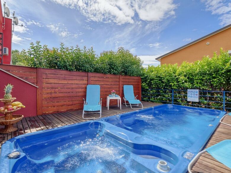 Modern Holiday Home In Umag With Private Whirlpool