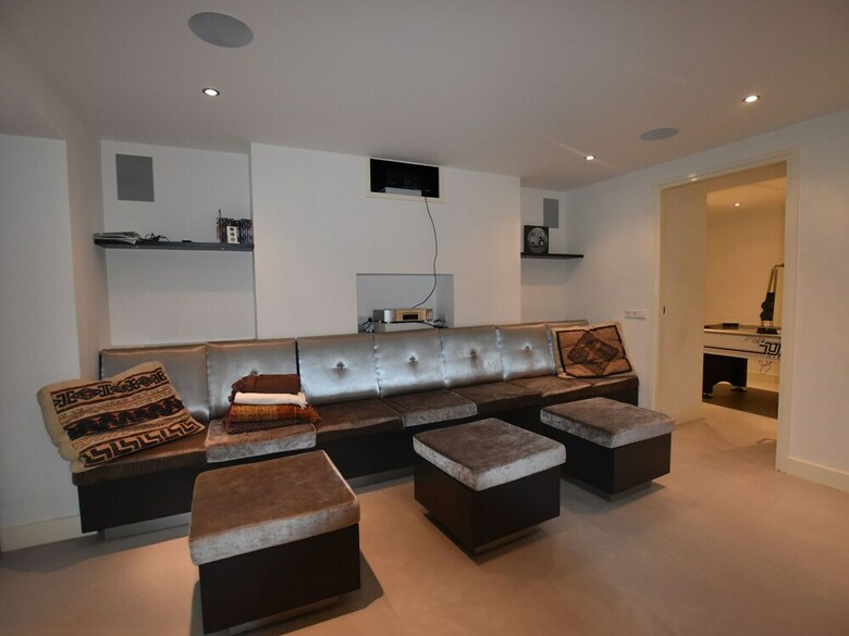 Lavish Holiday Home In Loosdrecht With Jacuzzi