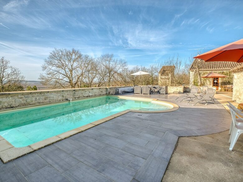 Elegant Holiday Home In Montpezat-de-quercy With Barbecue