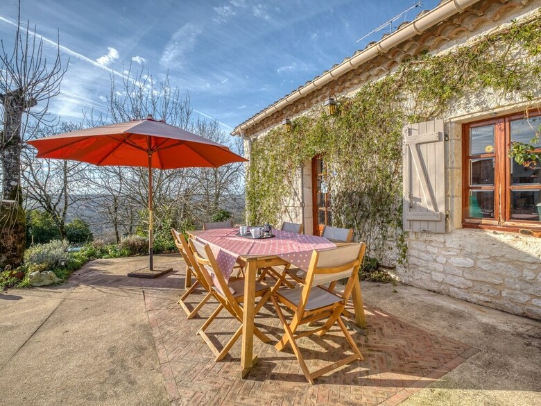 Elegant Holiday Home In Montpezat-de-quercy With Barbecue