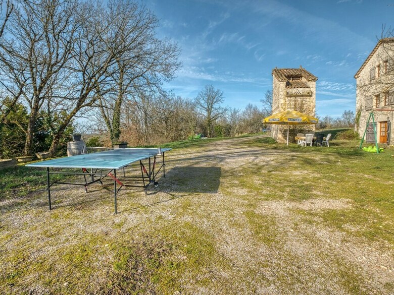 Elegant Holiday Home In Montpezat-de-quercy With Barbecue