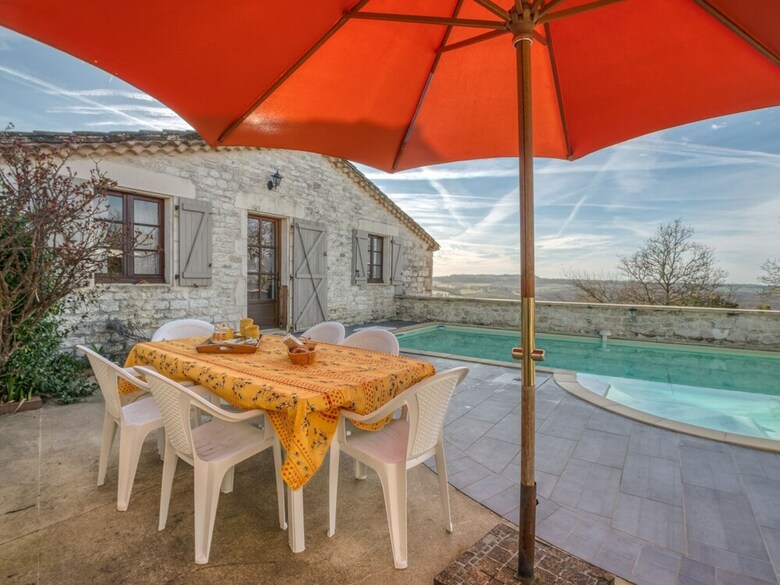 Elegant Holiday Home In Montpezat-de-quercy With Barbecue