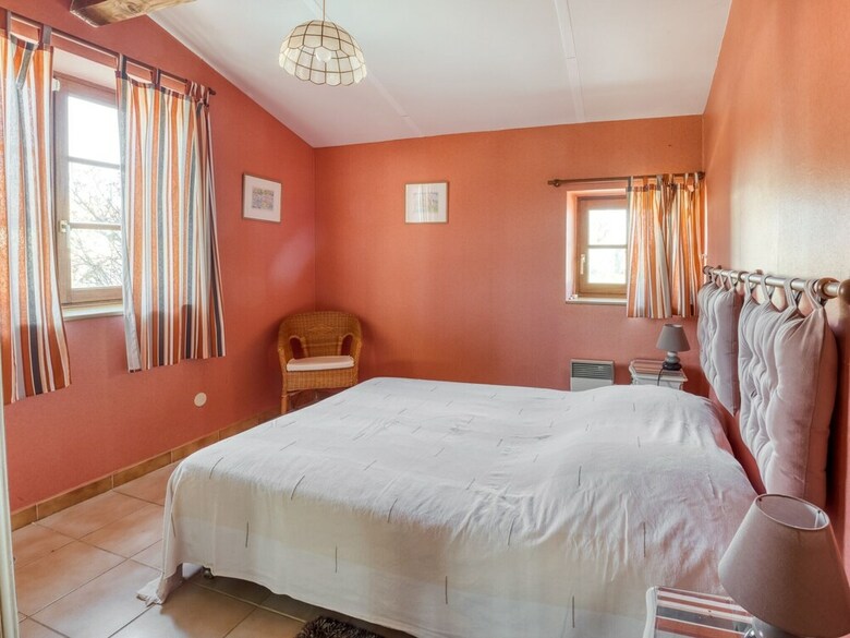 Elegant Holiday Home In Montpezat-de-quercy With Barbecue