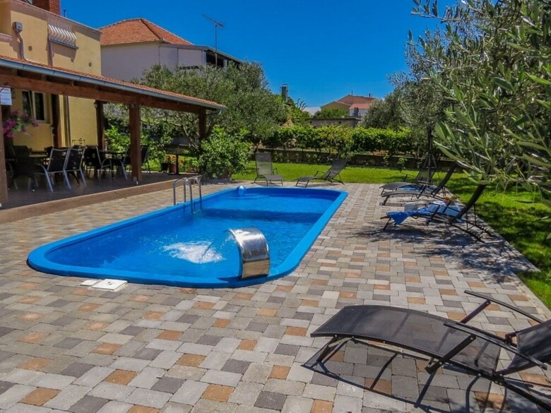 Enticing Mobile Home In Pako?tane With Swimming Pool