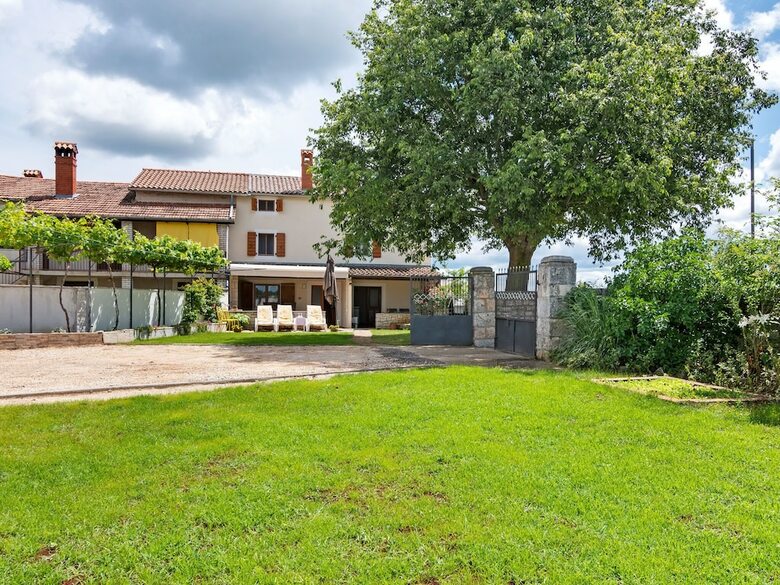 Quaint Farmhouse In Krmed With Garden