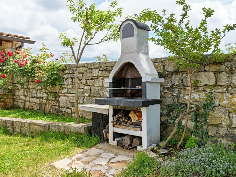 Quaint Farmhouse In Krmed With Garden