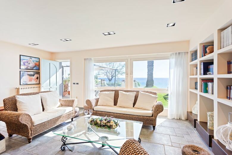 Penelope Seaview Apartment