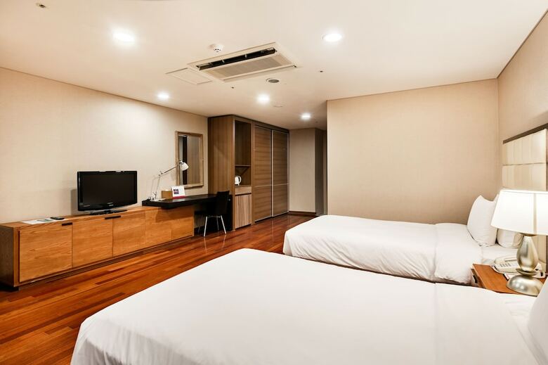 Ramada Hotels & Suites Seoul Namdaemun