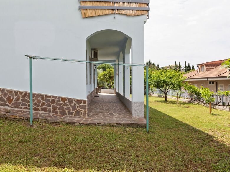 Warm Holiday Home In Falerna Marina With Terrace