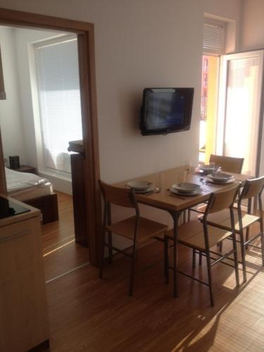 Apartment In Sunny Day 6