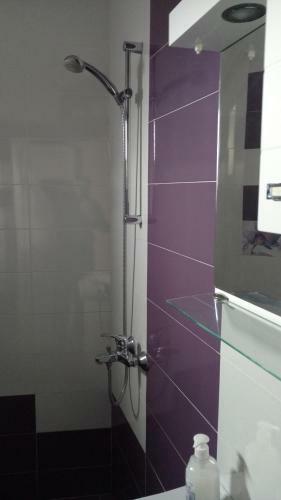 Hostal Guest House Rezvaya