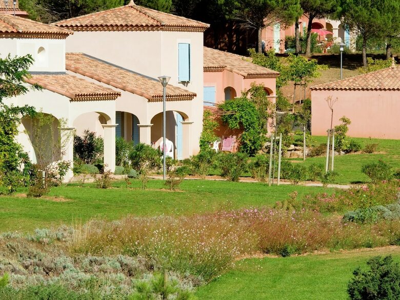Attached House With Terrace Or Loggia Located In Languedoc