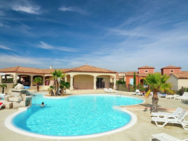 Attached House With Terrace Or Loggia Located In Languedoc