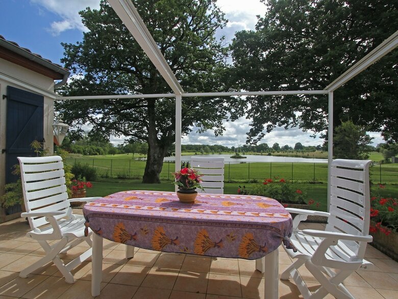 Detached Villa With Large Garden Near Beautiful Golf Course