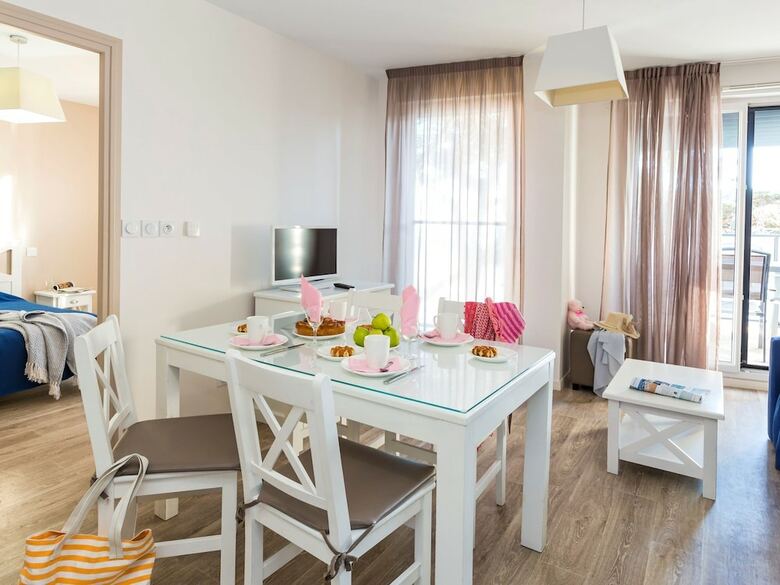 Comfortable Apartment With A Microwave Nearby The Beach