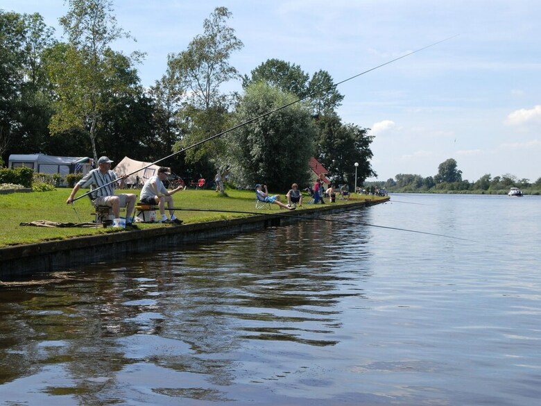 Detached Chalet With A Dishwasher At 21 Km. From Leeuwarden