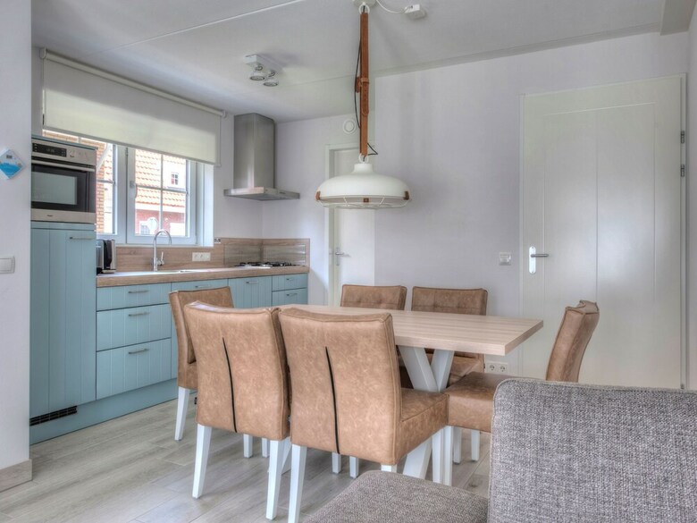 Luxurious Stately Villa With 3 Bathrooms, 1km From The Beach