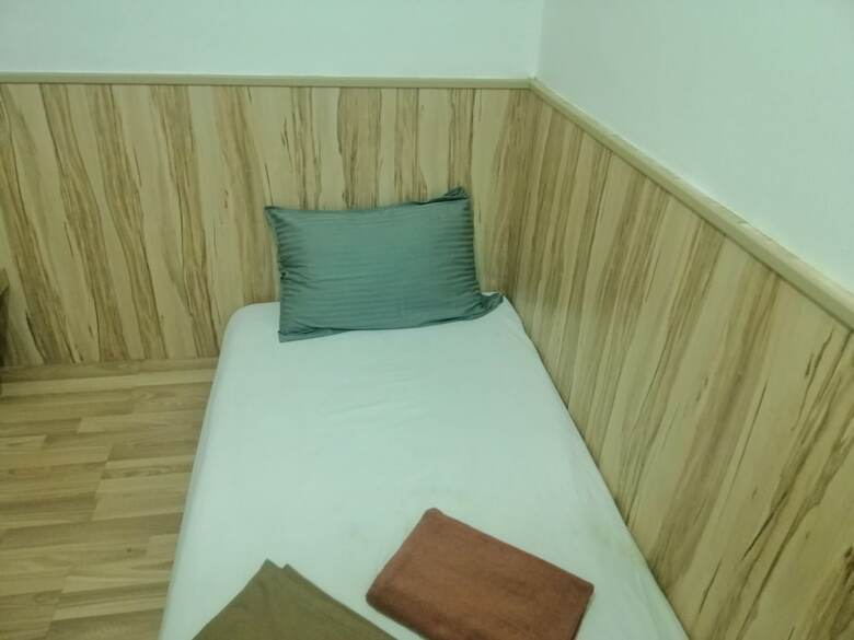Oyo 90028 Ragula Hotel