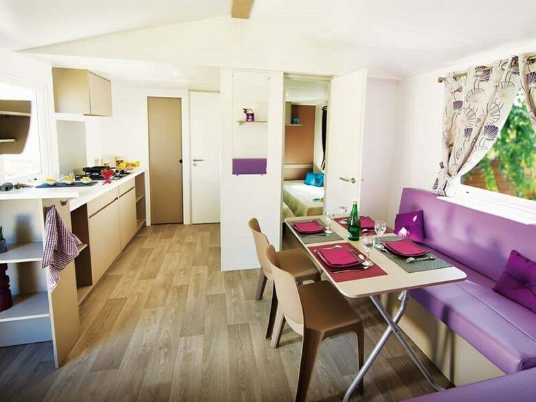 Cozy Mobile Home With Covered Terrace Close To The Beach