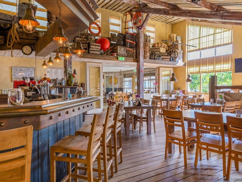 Well-kept Bungalow With Dishwasher, 1.5 Km. From The Beach