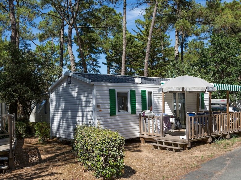 Comfortable Mobile Home With Porch, Located Near The Beach