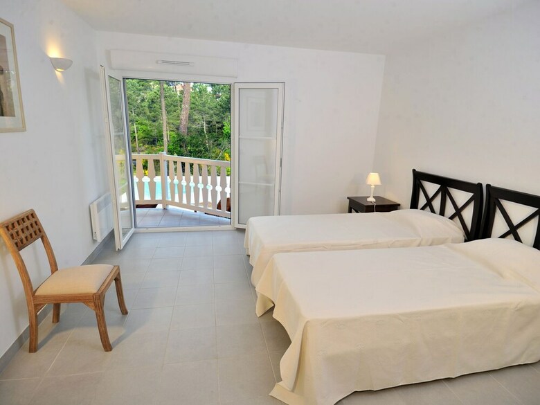 Luxurious Villa With A Fire Place At 2 Km. From The Sea