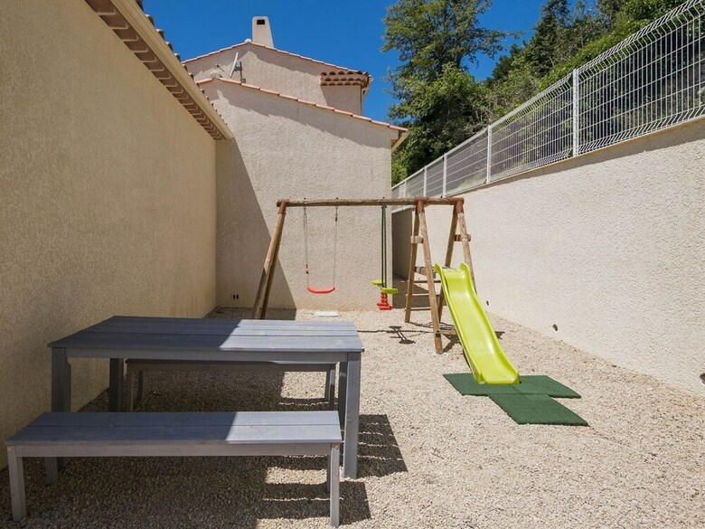 Villa With Guest House, 2 Swimming Pools, And Wide View